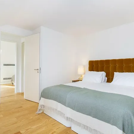 Velvet Dream * ליסבון