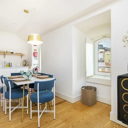 Velvet Dream * ליסבון